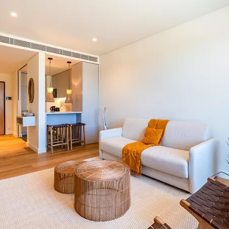 公寓 Luxury Flats With Pool In By Lovelystay