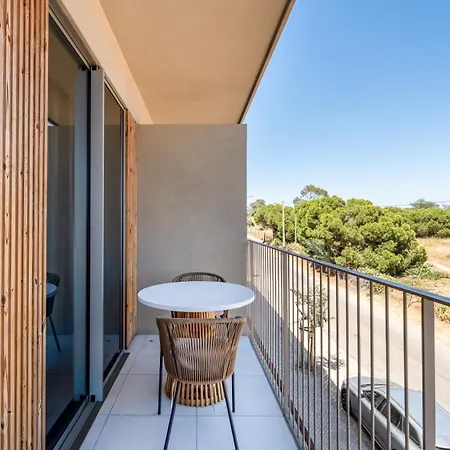 Luxury Flats With Pool In By Lovelystay 奎特里拉