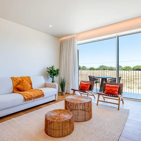Apartamento Luxury Flats With Pool In By Lovelystay