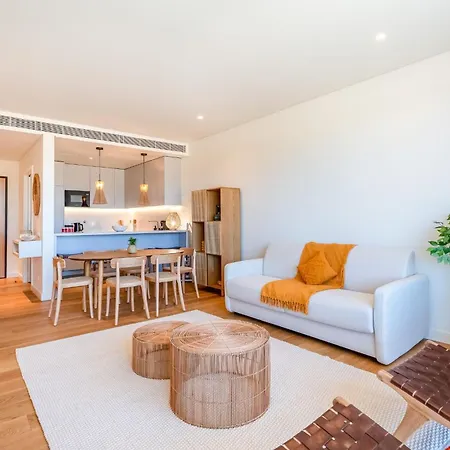 Luxury Flats With Pool In By Lovelystay 公寓