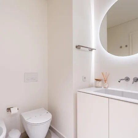 公寓 Luxury Flats With Pool In By Lovelystay *