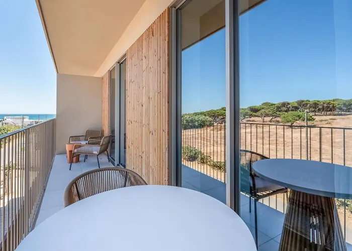 Luxury Flats With Pool In By Lovelystay Lejlighed *