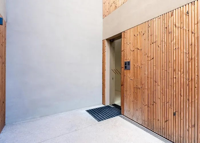 Luxury Flats With Pool In By Lovelystay Lejlighed