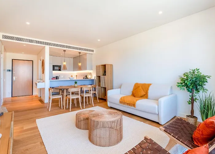 Luxury Flats With Pool In By Lovelystay Lejlighed