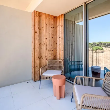 Luxury Flats With Pool In By Lovelystay Διαμέρισμα *